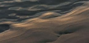 Wellenförmige Sandstruktur für das Angebot "Thalasso pur"