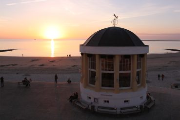 Borkum Inselrundweg - Der Musikpavillon bei Sonnenuntergang